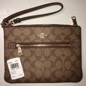 Coach Gallery Pouch in Signature Canvas